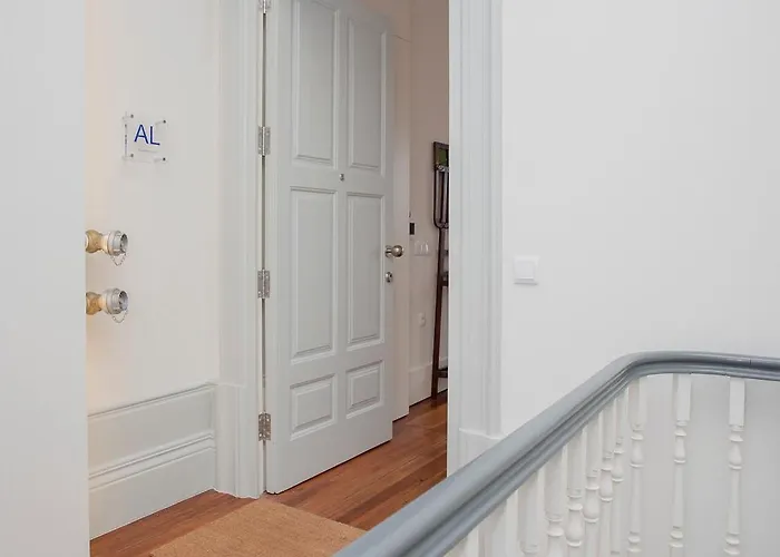 Liiiving In - Downtown & Riverside Balcony Apartament