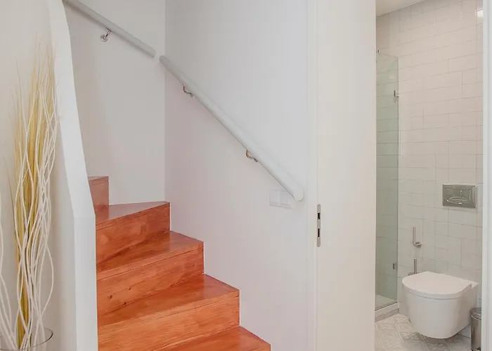 Liiiving In - Downtown & Riverside Balcony Apartament