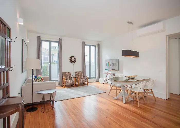 Liiiving In - Downtown & Riverside Balcony