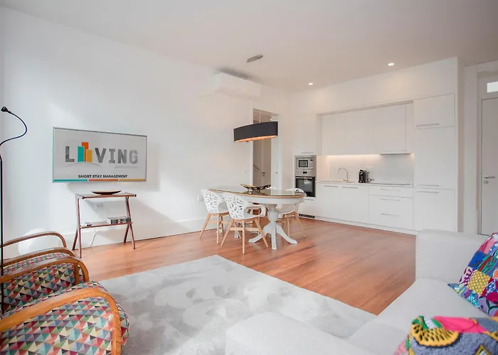 Liiiving In - Downtown & Riverside Balcony Apartament