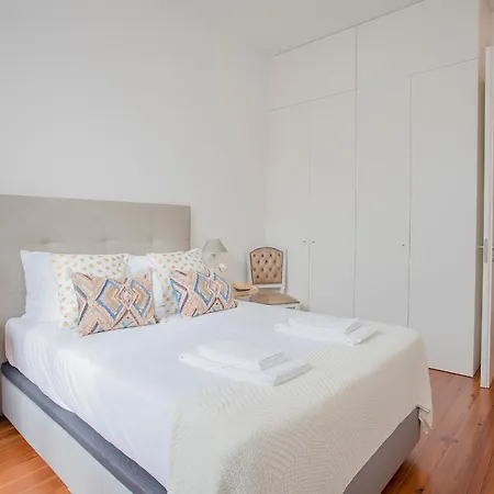 Liiiving In - Downtown & Riverside Balcony Apartment Porto