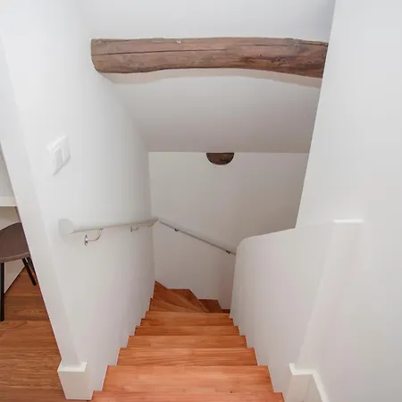 Liiiving In - Downtown & Riverside Balcony Apartmán