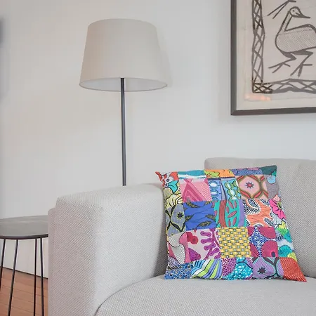 Liiiving In - Downtown & Riverside Balcony Apartment *