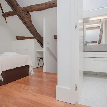 Liiiving In - Downtown & Riverside Balcony Apartment Porto