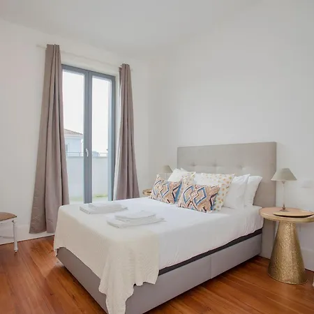 Liiiving In - Downtown & Riverside Balcony דירה פורטו