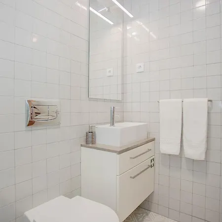 Liiiving In - Downtown & Riverside Balcony דירה פורטו