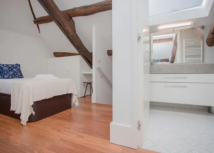 Liiiving In - Downtown & Riverside Balcony *