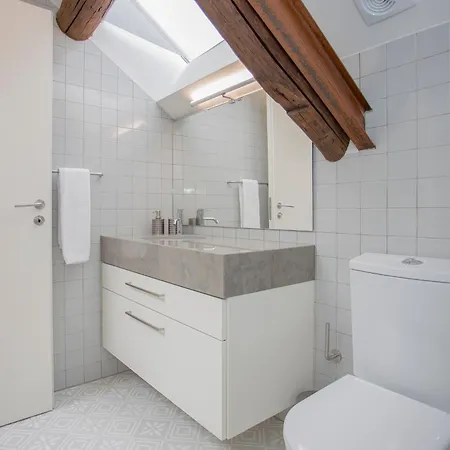 Liiiving In - Downtown & Riverside Balcony * פורטו