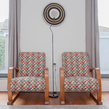 Liiiving In - Downtown & Riverside Balcony Apartment